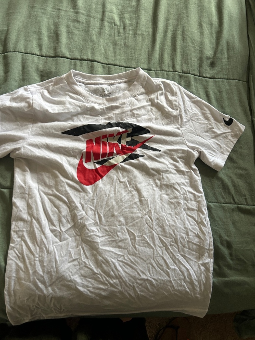 Nike Boys T-Shirt Bundle | 2 Shirts | Size 13/15